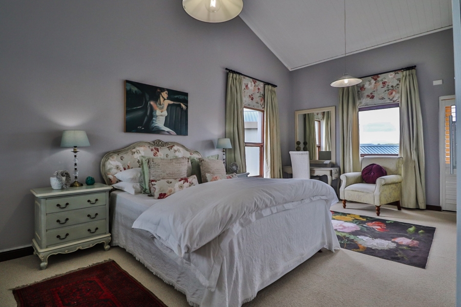 5 Bedroom Property for Sale in Oubaai Western Cape